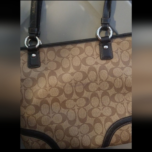 COACH Peyton - Picture 2 of 8